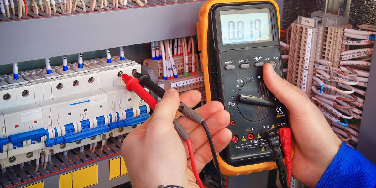 Electrician in Southampton and Hampshire. Electrician in Southampton and Hampshire.